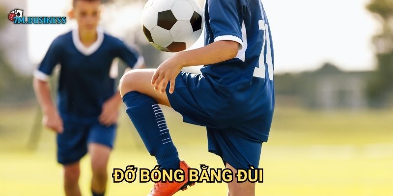 Đỡ bóng bằng đùi 7m - Kỹ thuật kiểm soát hiệu quả 1 Đỡ bóng bằng đùi 7m - Kỹ thuật kiểm soát hiệu quả